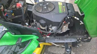 Газонокосарка John Deere X300 foto 5